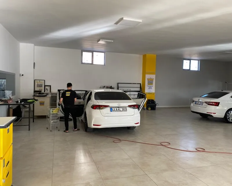 Elazığ Merkez Oto Servis iç görünüm