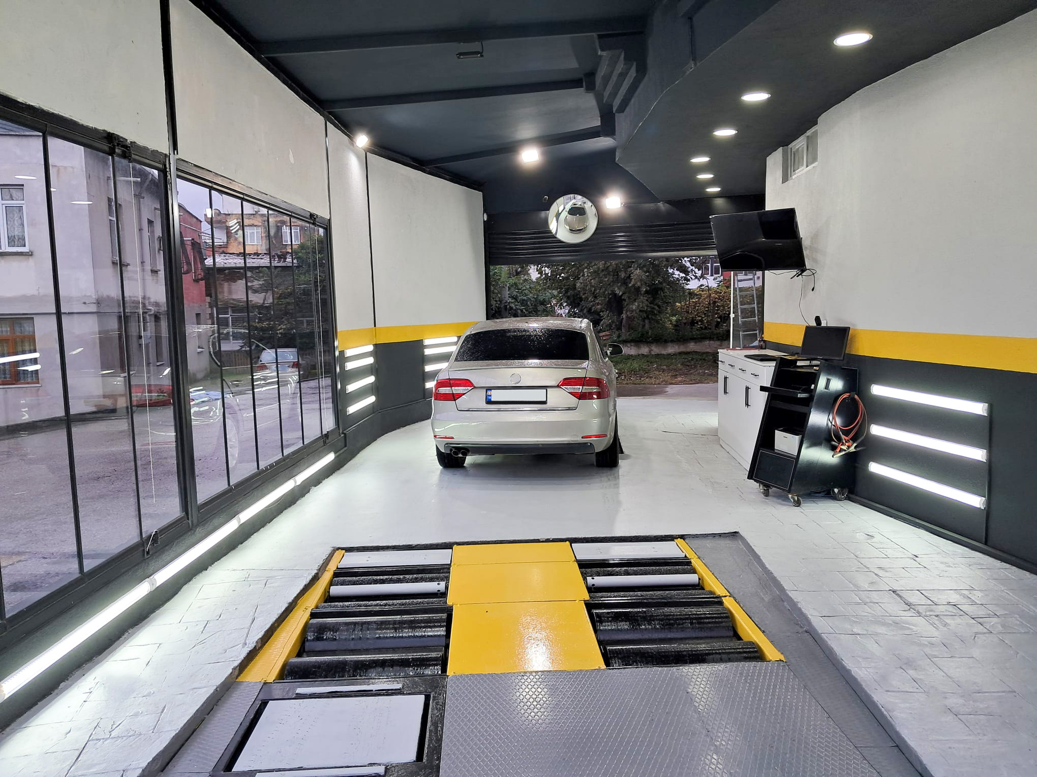 Ordu Altınordu Oto Ekspertiz Merkezi arka kısım iç görünüm