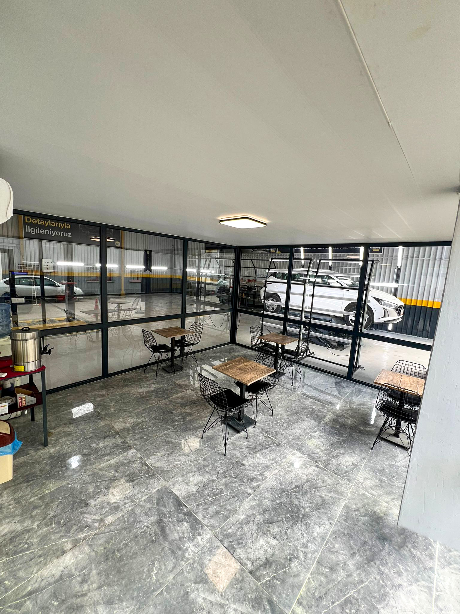 İzmir Bornova Oto Ekspertiz Bekleme Alanı